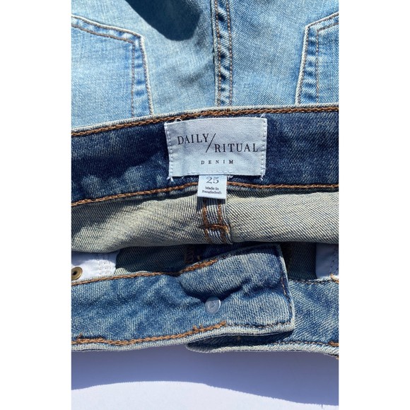 Daily Ritual Women's Standard Denim Cut-off Shorts Sz 25 Waist New - Picture 3 of 3